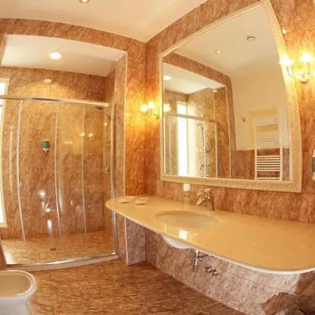 Ξενοδοχείο Cristal 4*